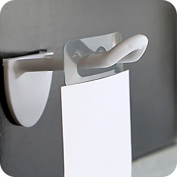 [2137] Crochets de suspension auto-adhésif